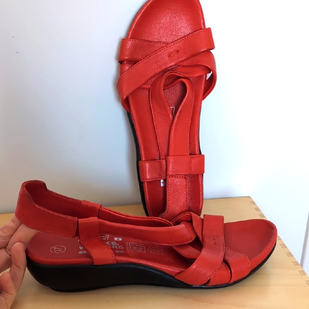 EUC ORTHOPEDIC LEATHER SANDALS